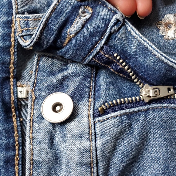 Tribal Women's Embroidered Boyfriend cut Skinny Medium Waist Jeans Size 4 - Picture 11 of 12